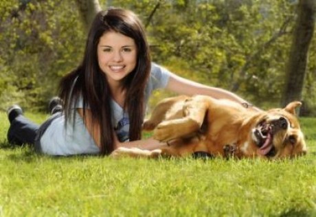 Selena Gomez a jej pes.jpg